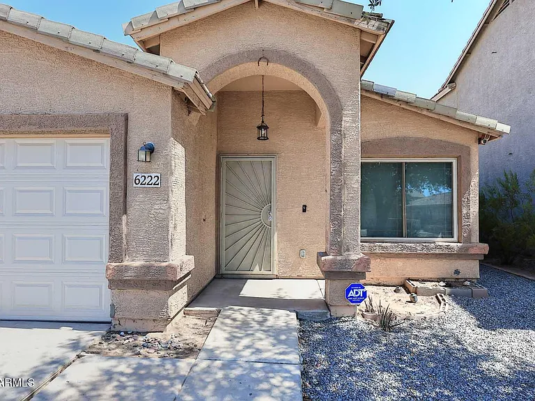 6222 W Warner St — Photo 1