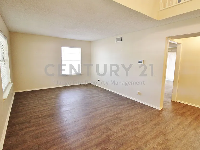 900 Valley Ridge Dr — Photo 4