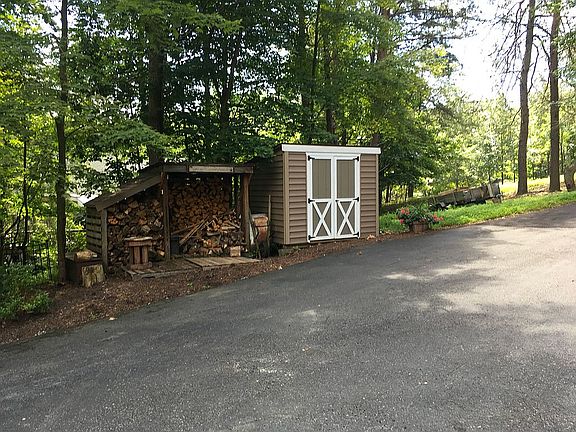 4th image of 476 Winter Camp Trl