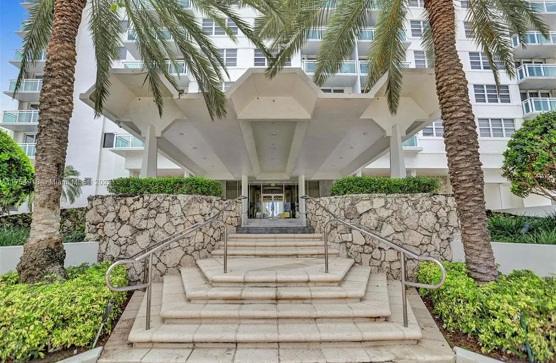 6917 Collins Ave — Photo 2
