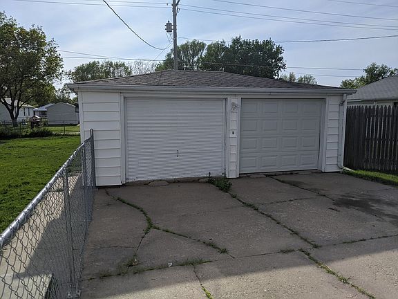 3rd image of 1816 N Broadwell Ave