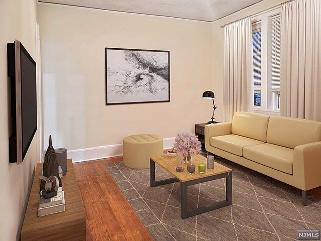 1st image of 367 Sanford Ave