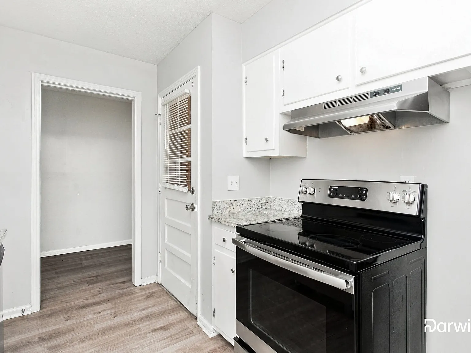 3 bed, 1.5 bath, 1431 sqft, $1,265 — Photo 2
