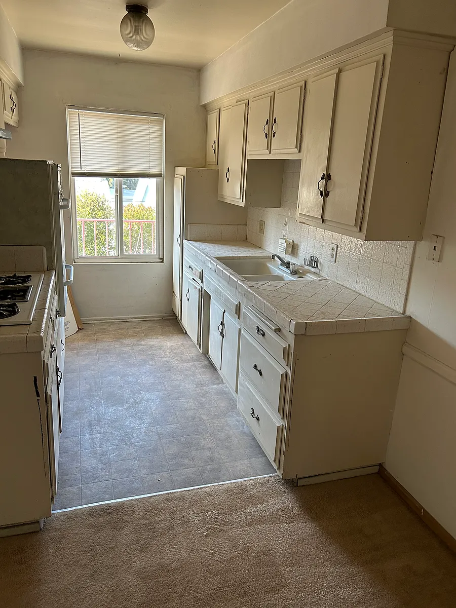 Building Photo - 403 Thompson Ave #2