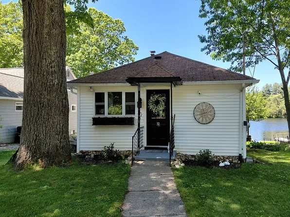 12 Oak Ln, Spencer, MA 01562