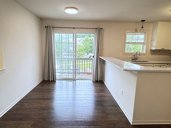 4th image of 3025 Barclay Way