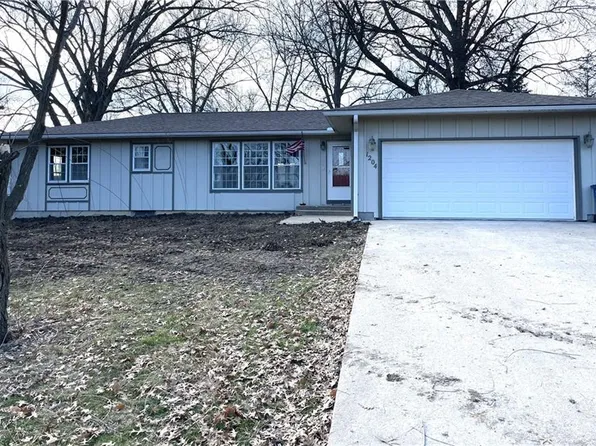 1204 S Prospect St, Gallatin, MO 64640