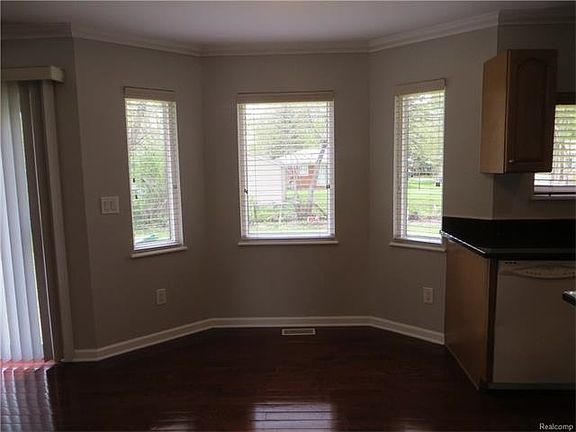 5th image of 22423 Cora Ave