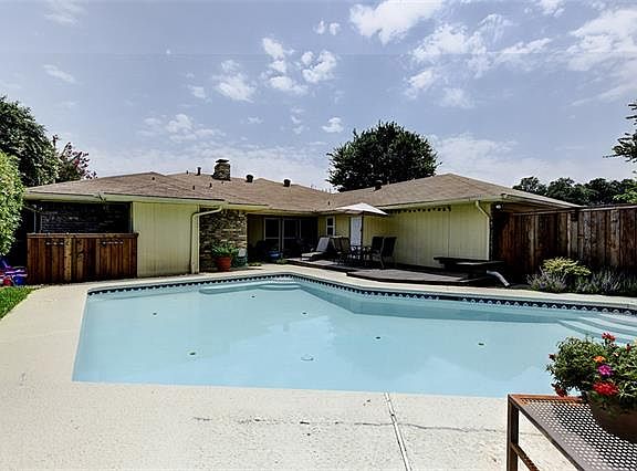 2nd image of 1915 E Branch Hollow Dr
