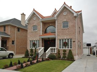 16651 21st Rd, Whitestone, NY 11357