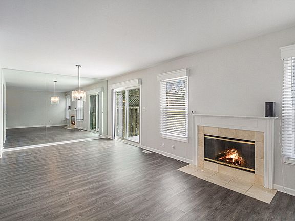 3rd image of 487 Liberty Pointe Dr