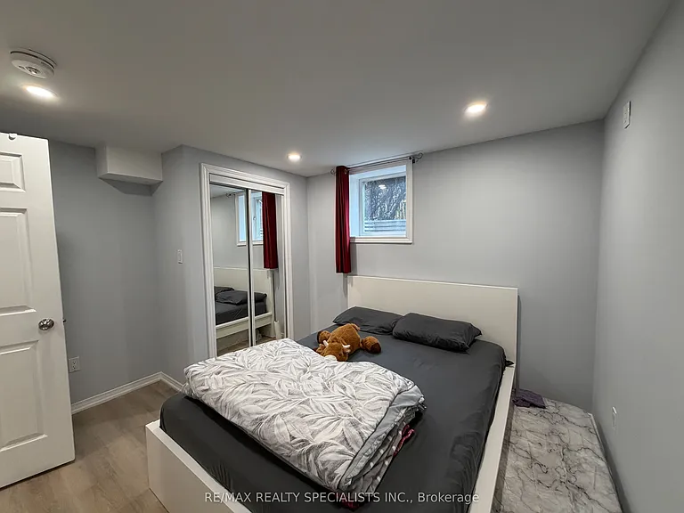 934 Boyer Blvd #BASEMENT — Photo 11