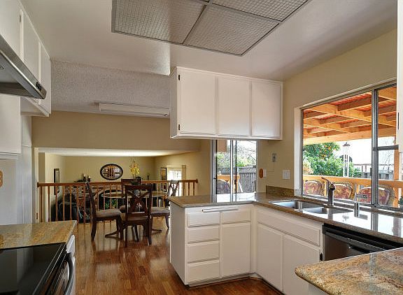 4th image of 887 Cape Colony Dr