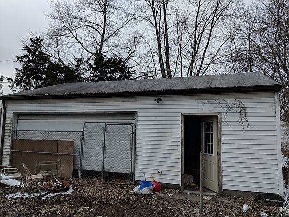 3rd image of 1926 S Gladstone Ave