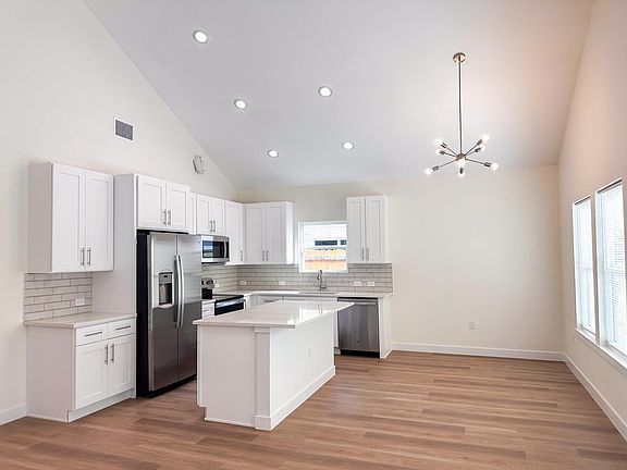 4th image of 815 5th St