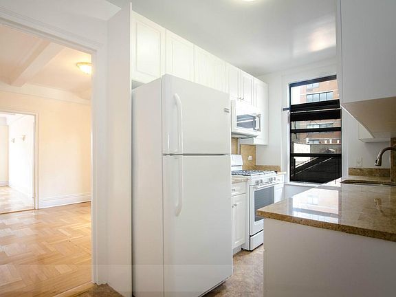 3rd image of 110 W 96th St APT 3A