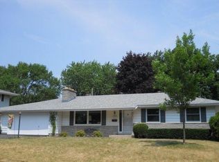 N93W17294 Devon Wood Rd, Menomonee Falls, WI 53051