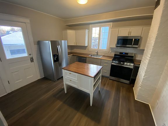 3rd image of 243 Richard St Unit 1