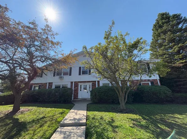 N143W6413 Layton St, N143W6413 Layton St APT 6, Cedarburg, WI 53012