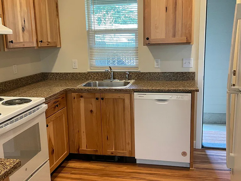 1842 City View St — Photo 6