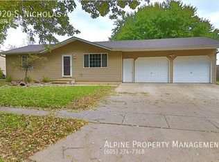 920 S Nicholas Ave, Brandon, SD 57005