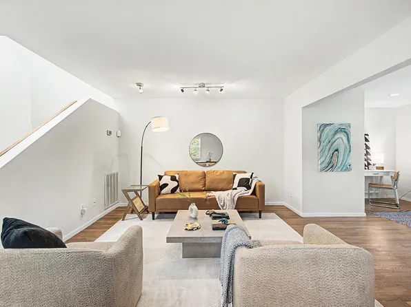 940 Gale Ln APT 127, Nashville, TN 37204