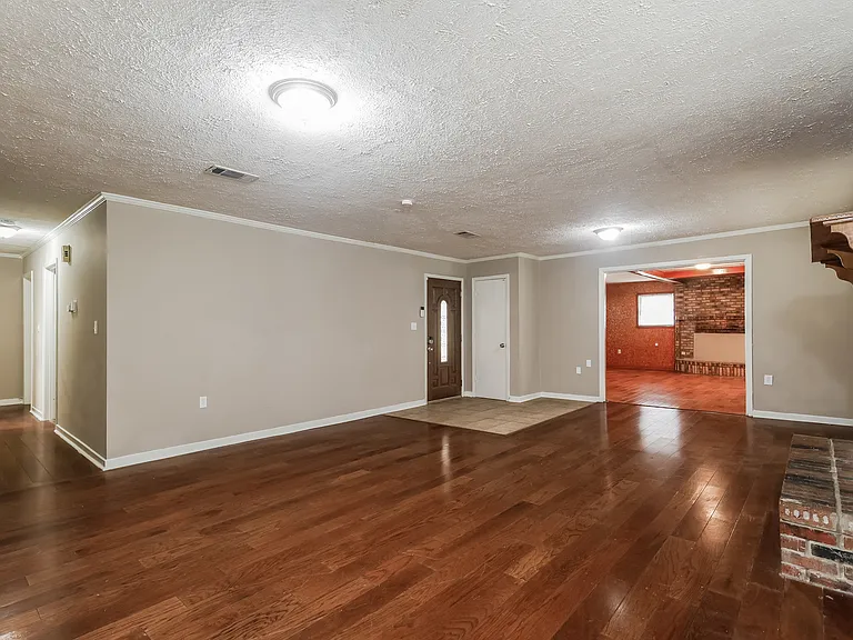 512 Crosskeys Dr — Photo 4