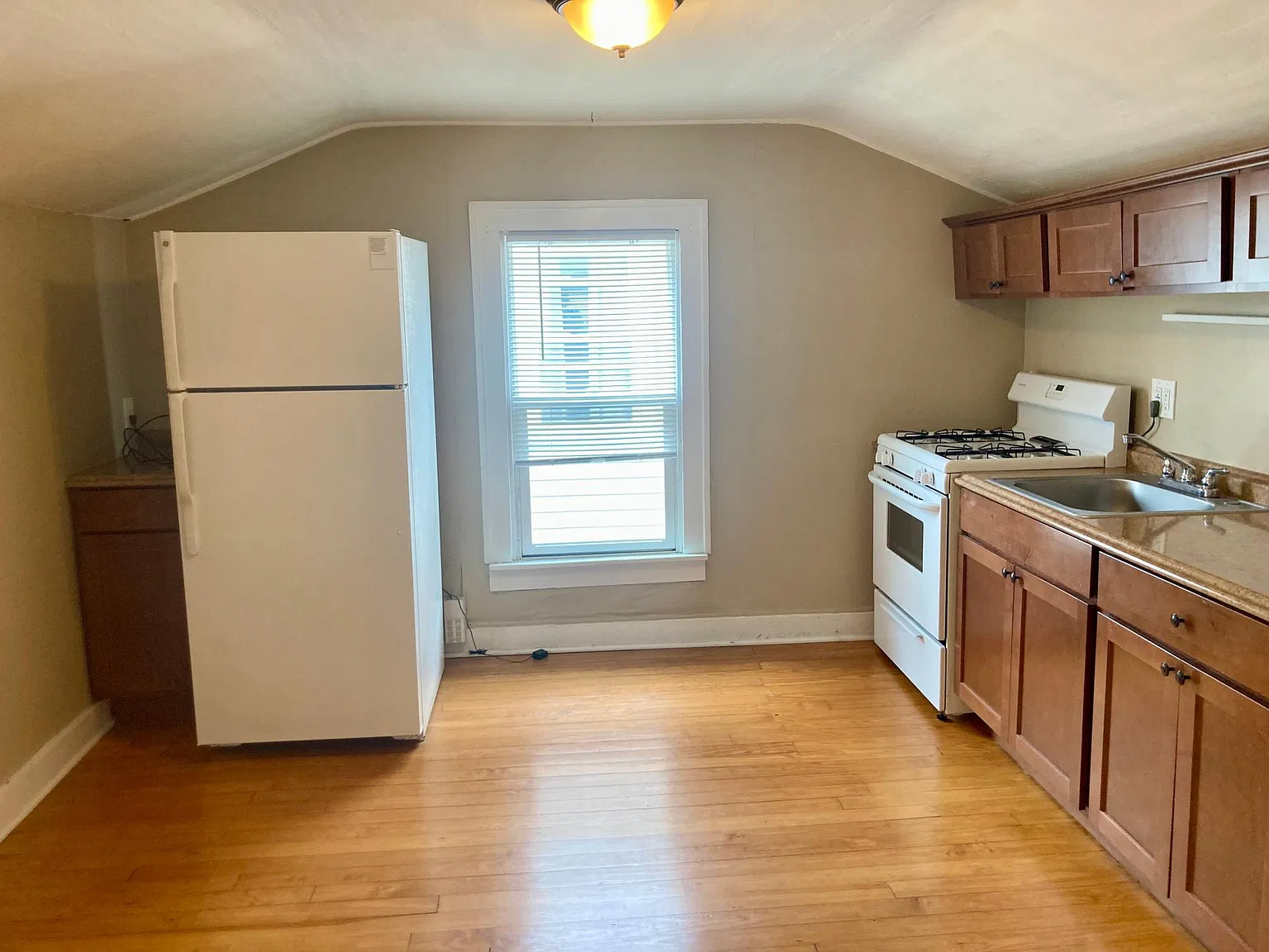 1 bed, 550 sqft, $850 — Photo 3