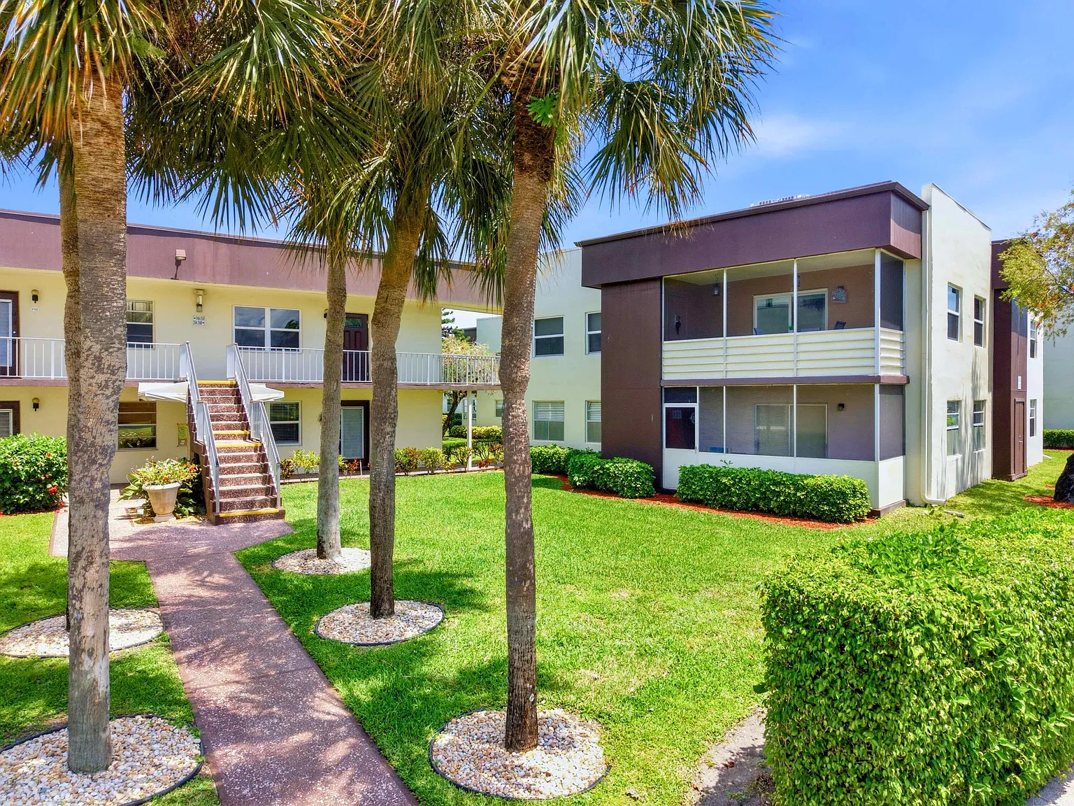2 bed, 2.0 bath, 907 sqft, $3,350 — Photo 2
