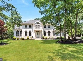 8 Foxhill Dr, Southampton, NJ 08088