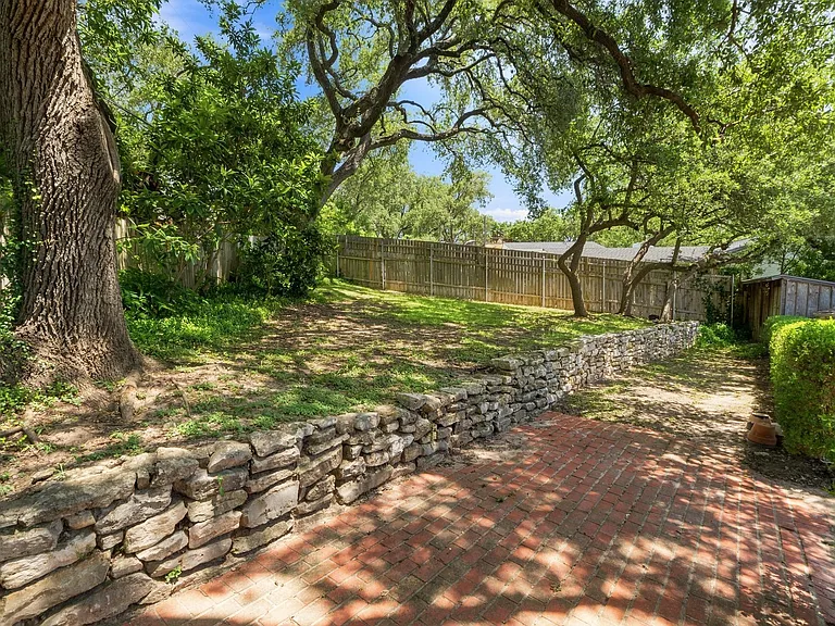 2802 Pecos St — Photo 34