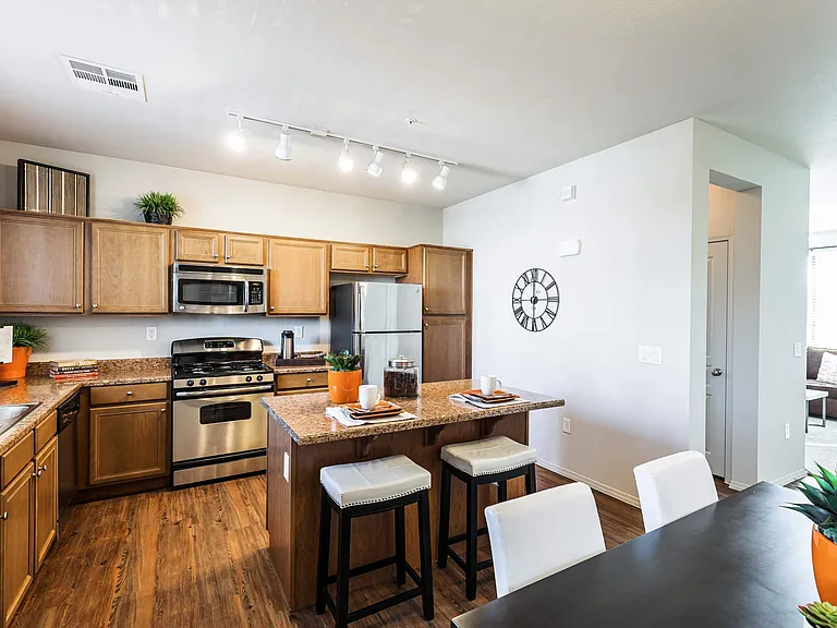 EVERETT APARTMENT HOMES — Photo 4