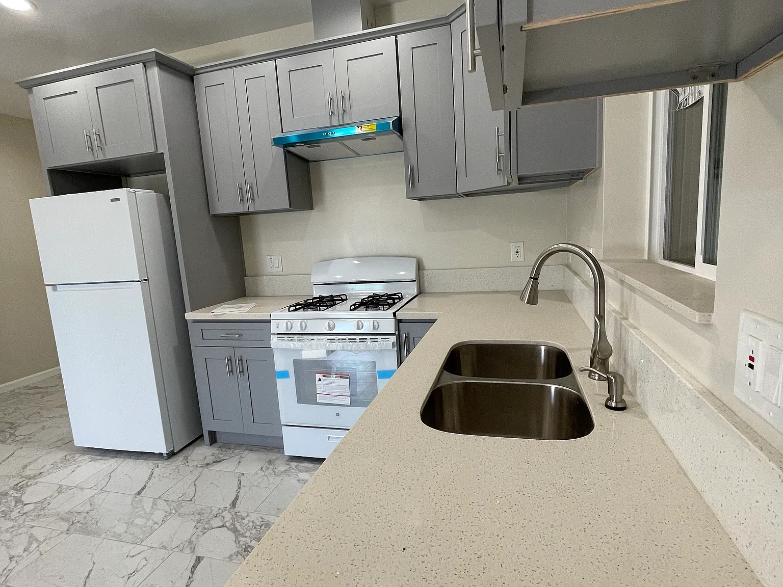 4 bed, 1200 sqft, $3,050 — Photo 3
