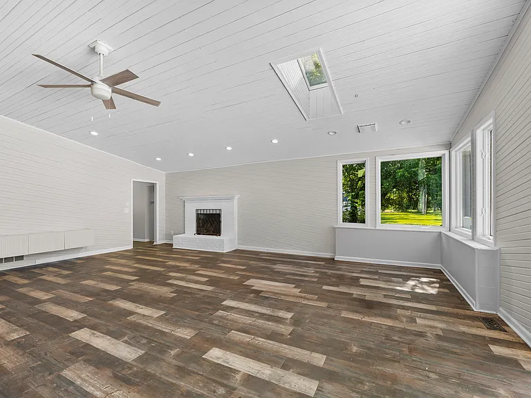 13404 Sequoia Ln N — Photo 32