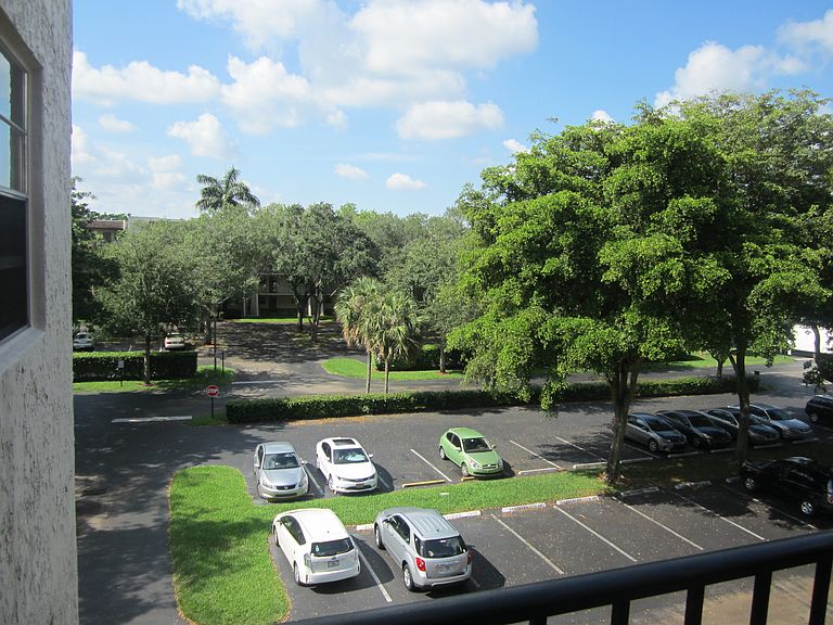 9325 Lagoon Pl , Apt 402 Fort Lauderdale, FL, 33324