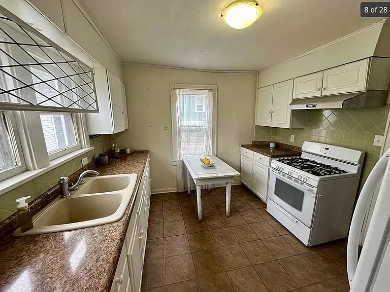 1323 Kirkwood Ave — Photo 8