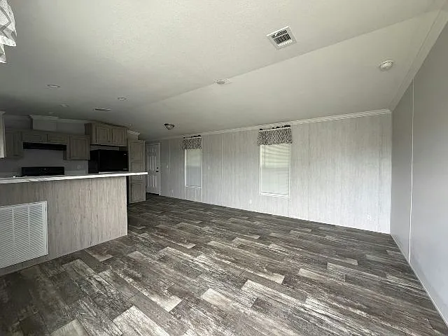 3 bed, 2.0 bath, 1056 sqft, $2,000 — Photo 2