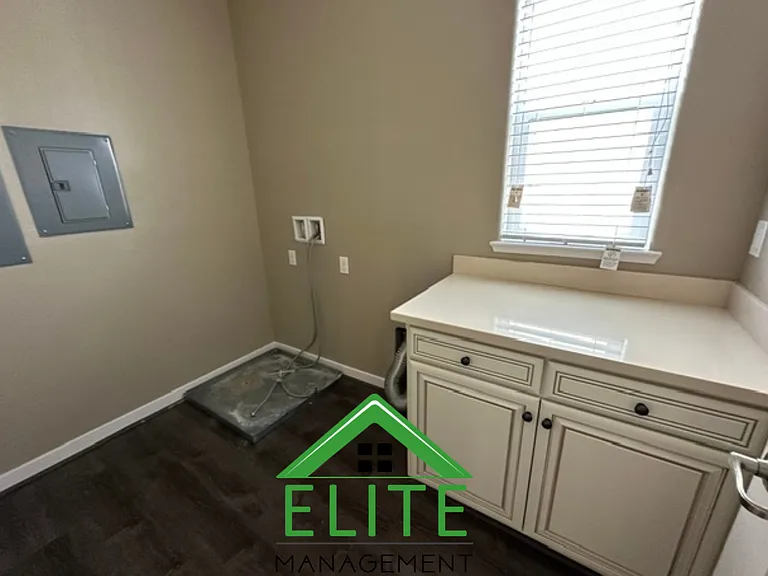 1084 Navigator Dr — Photo 29