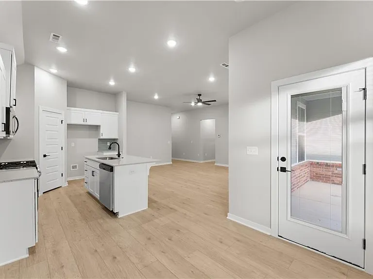 5907 SW Bear Creek Ave — Photo 5