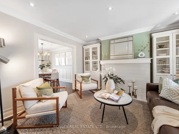 1070 Woodbine Ave, Toronto, ON M4C 4C5