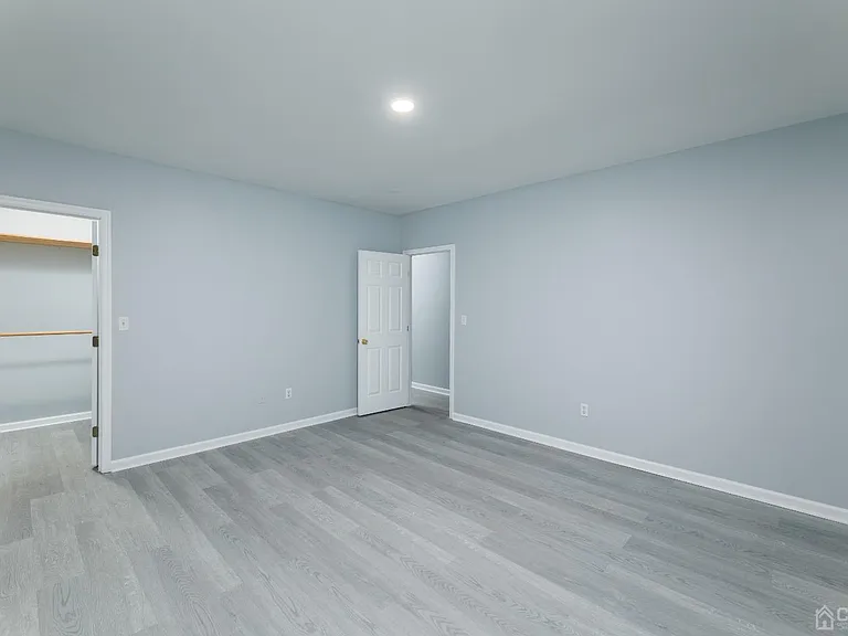 80 Heald St — Photo 11