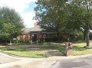 905 Arlington Dr, Woodway, TX 76712