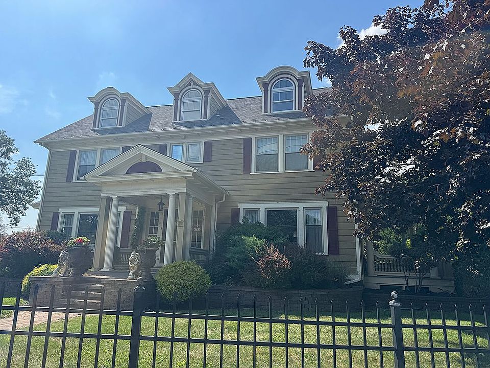 1st image of 72 Wolcott St