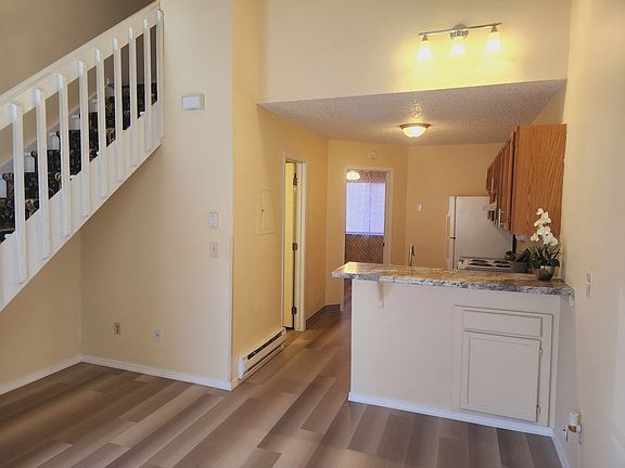 3rd image of 147 Wellington St