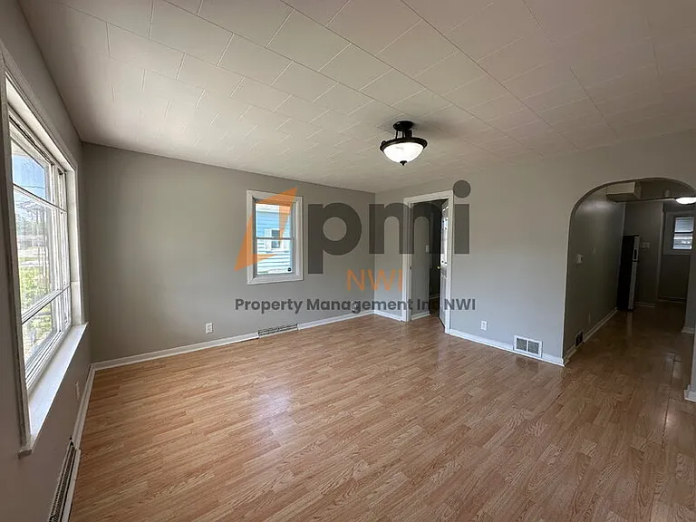 1518 Oak St — Photo 2