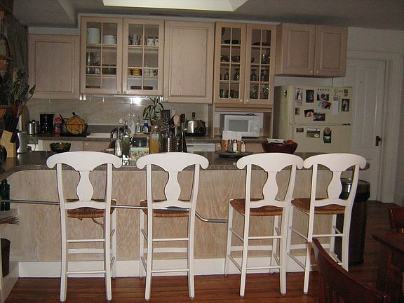 View of breakfast bar/kitch.