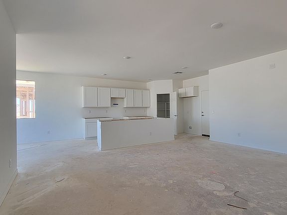 4th image of 1902 E LARIAT Avenue