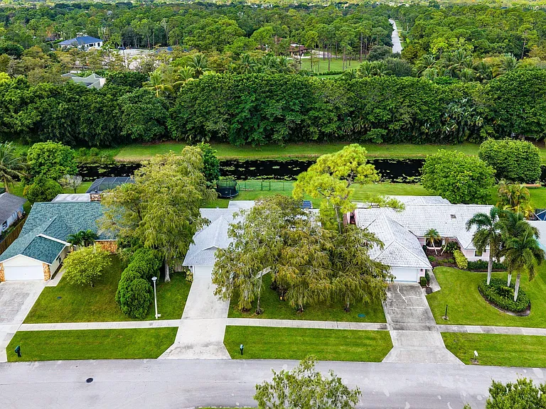 1252 Raintree Ln — Photo 42