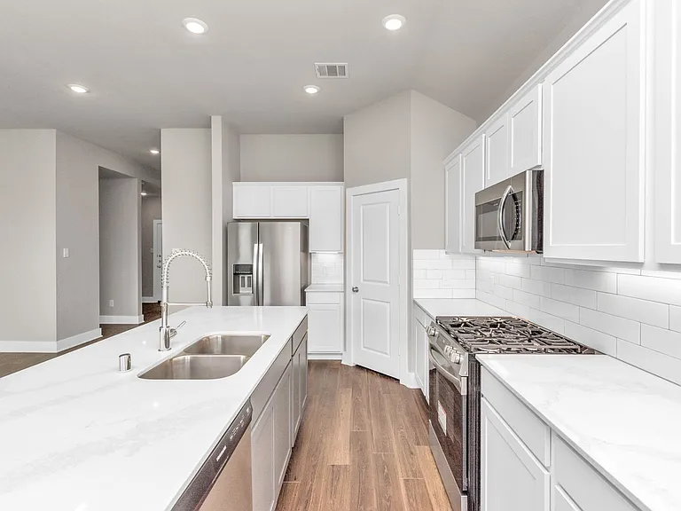 10515 Moon Valley Ln — Photo 12