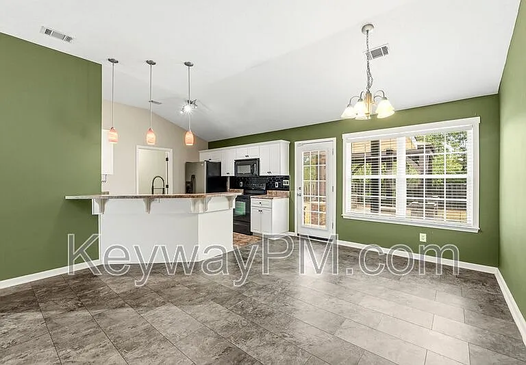 3124 Saint Charles Ave — Photo 3